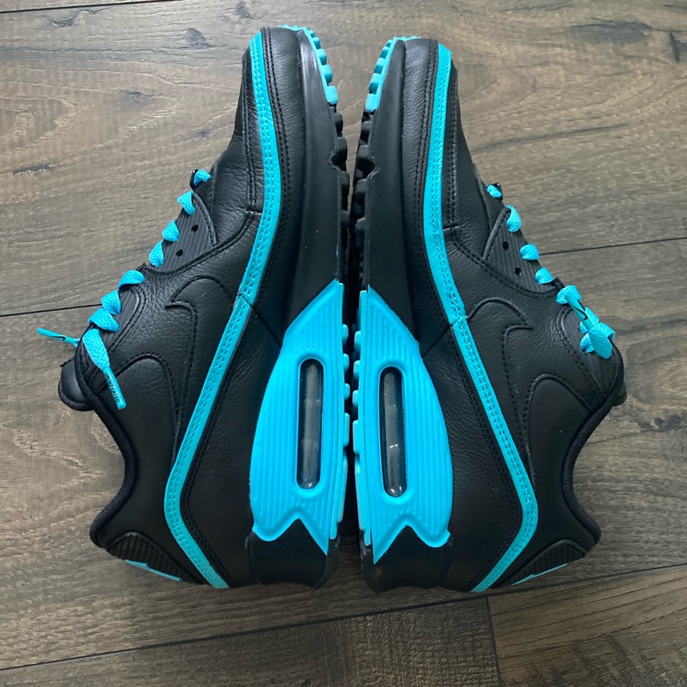 Nike Air Max 90 Undefeated Black/Blue Fury Sneakers Size 8.5 Men/10 Women